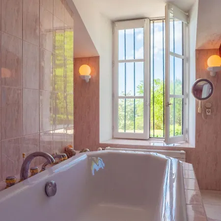 Chateau L'hubertiere Bouresse