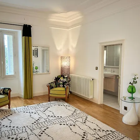 Chateau L'hubertiere Villa Bouresse