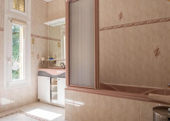 Chateau L'hubertiere *