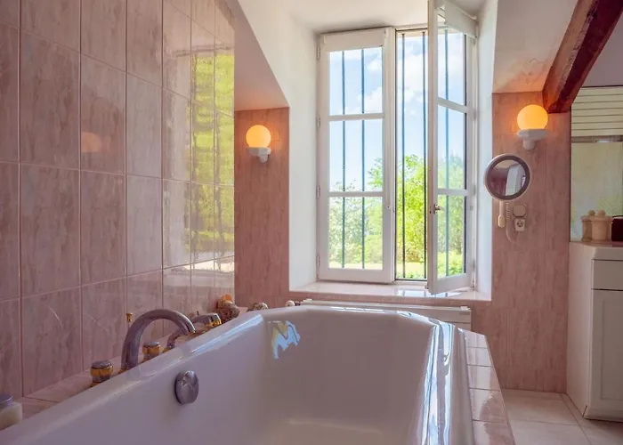 Chateau L'hubertiere Bouresse