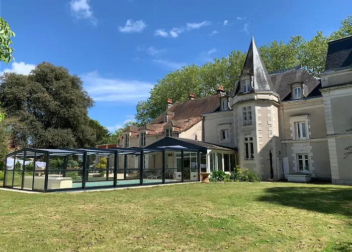 Chateau L'hubertiere Villa Bouresse