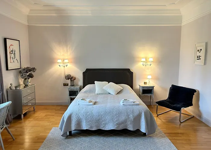 Chateau L'hubertiere * Bouresse